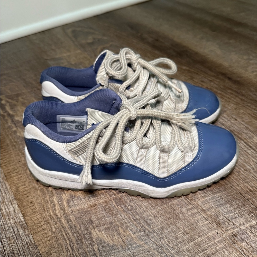 Jordan Blue and White Low-Cut Sneakers